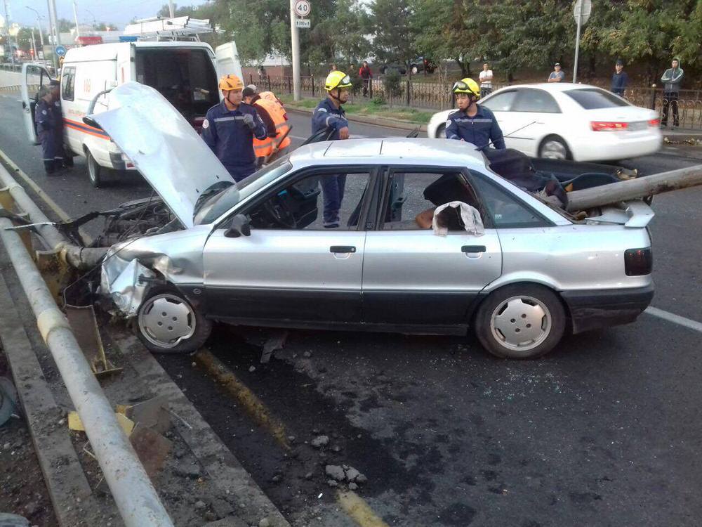 +18: В жутком ДТП на Суюнбая умер шофёр