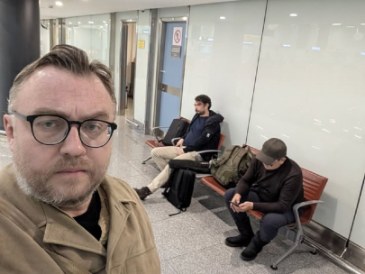 Журналистов Лукпана Ахмедьярова и Рауля Упорова задержали в аэропорту Астаны