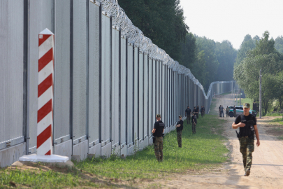 Польша закончила строительство забора на границе с Беларусью