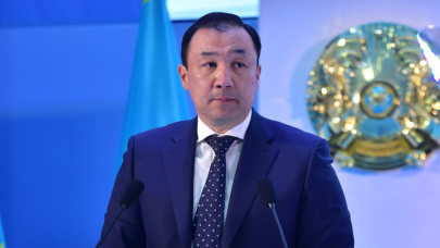 «Кто он такой?»: депутат потребовал вызвать Сауранбаева в парламент