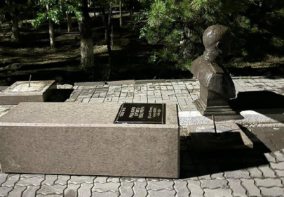 В Атырау проверят памятники после гибели семилетней девочки в парке Победы