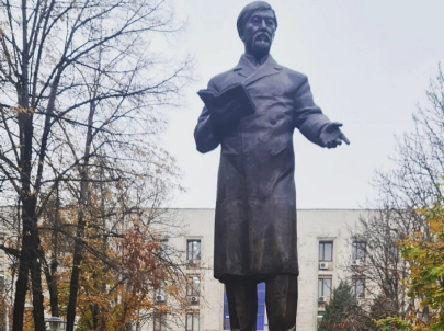 Скандал назревает вокруг памятника Ыбыраю Алтынсарину в Алматы