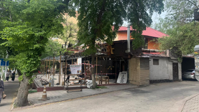 Незаконный мини-маркет снесли в Алматы по решению суда