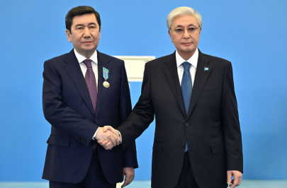 Токаев поблагодарил Кошанова и отметил заслуги Amanat