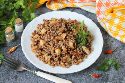 С чем лучше не сочетать гречневую крупу — диетолог