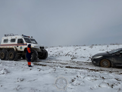 Буран на трассе Караганда – Астана: более 3600 машин вывели из снежного плена