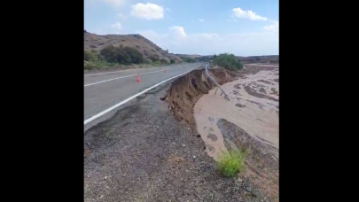 Вода, грязь и камни завалили трассу из-за дождей в области Жетысу