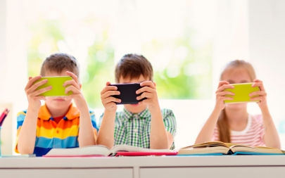 Использование смартфонов могут ограничить в школах РК