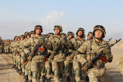 Зарплату военных повысят вдвое в Кыргызстане