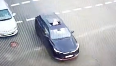 Высунулась из люка Changan: отца пятилетней девочки наказали за опасную поездку в Талдыкоргане