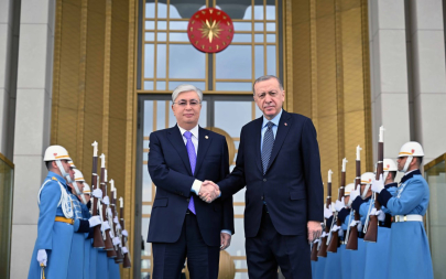 Глава Казахстана провел встречу с президентом Турции