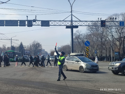 На усиленный вариант несения службы переведена полиция Алматы 