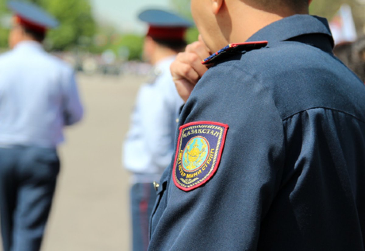 Полицейского за нарушения ПДД наказали в Уральске