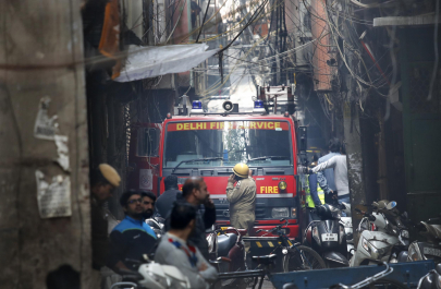 Более 27 человек погибли при пожаре в Дели