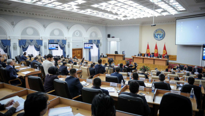 «Люди со странными кличками — Вазелин, Лизун»: депутаты обратились к новому руководству ГКНБ КР