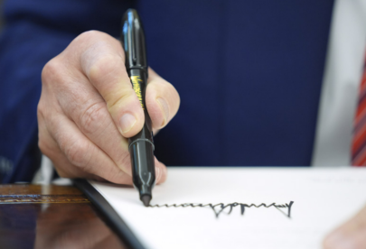 Подпись Дональда Трампа появится на долларах в США