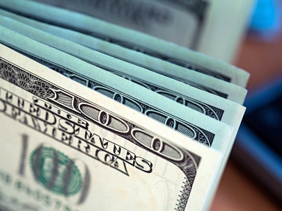Доллар продолжает снижаться в Казахстане 