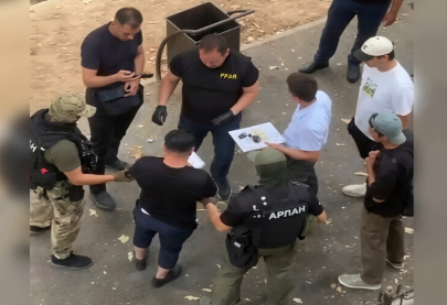 В Шымкенте задержаны блогер и его подельники