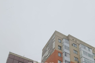 Пять человек пострадали при обрушении облицовки здания в Астане