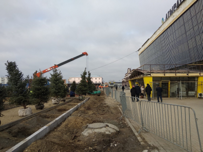 Рабочий сорвался со строительных лесов на реконструкции вокзала в Атырау