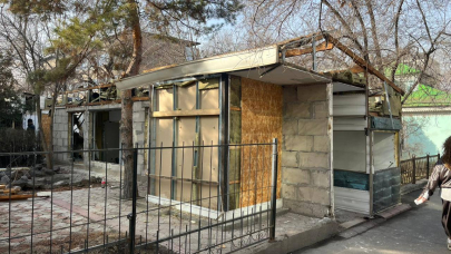 В Алматы снесли очередной незаконный объект