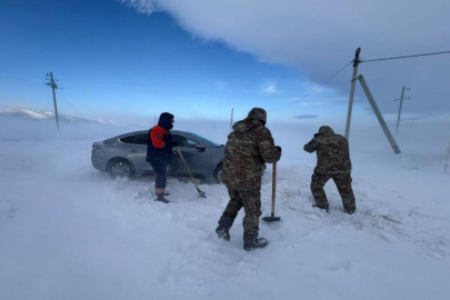 145 человек спасено и эвакуировано из снежных заносов в Казахстане