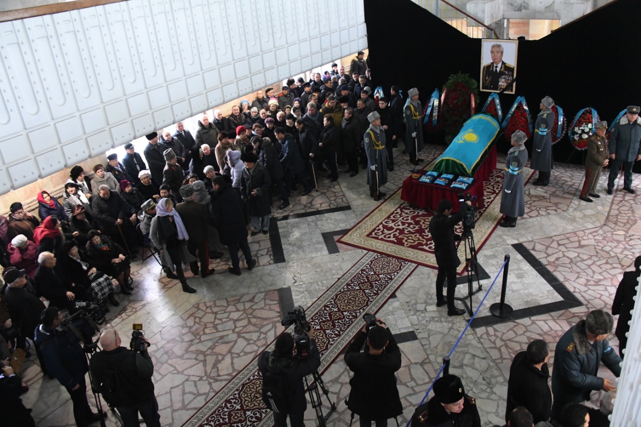 Султанат нукенова причина смерти. Траурная церемония. Похороны военнослужащего. В Казахстане простились.