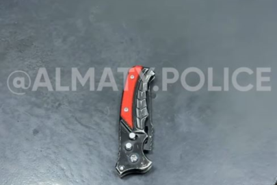 Полиция Алматы изъяла нож у 17-летнего пассажира метро
