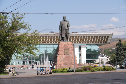 Пятеро казахстанцев награждены госпремией в области литературы и искусства имени Абая