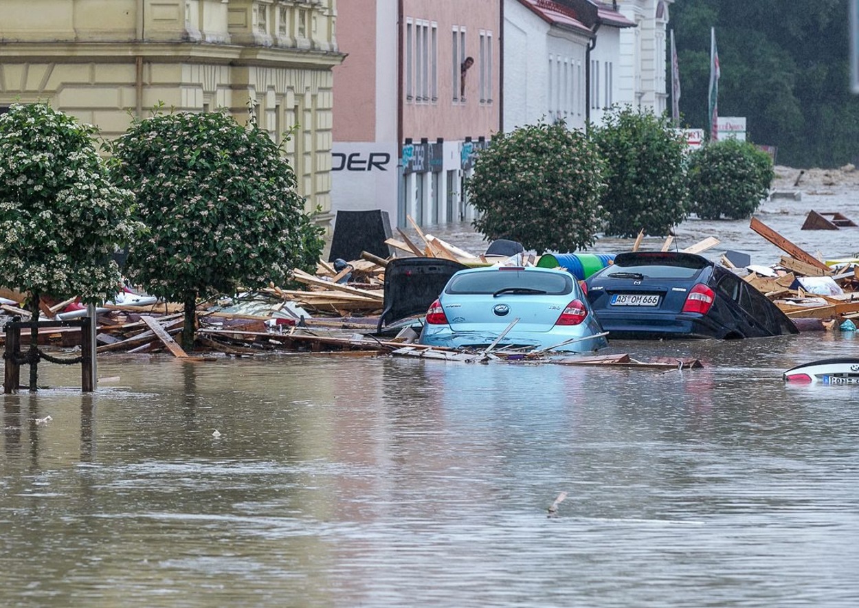 Затапливает города фото. Германия Бохум наводнение. Потоп в городе. Затопление города. Затоп в городе.