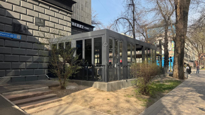 Пристройку к кафе снесли в центре Алматы