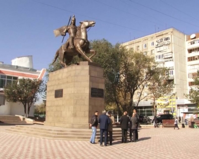 Павлодар батыра. Памятники Павлодара. Малайсары. Малайсары Казахстан. Павлодр Малай Сары.