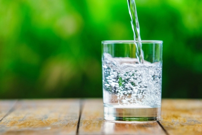 Чем полезен стакан теплой воды по утрам — эндокринолог