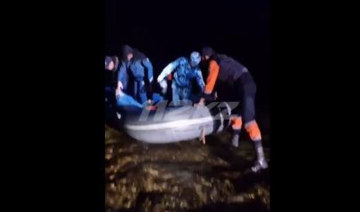 Троих человек унесло в Каспийское море