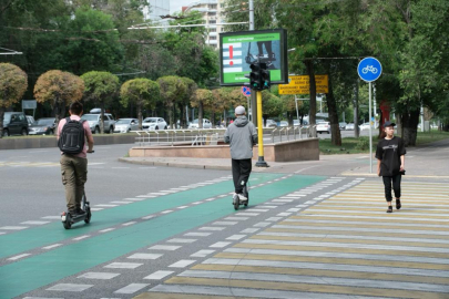 Правила пользования электросамокатами ужесточили в Казахстане
