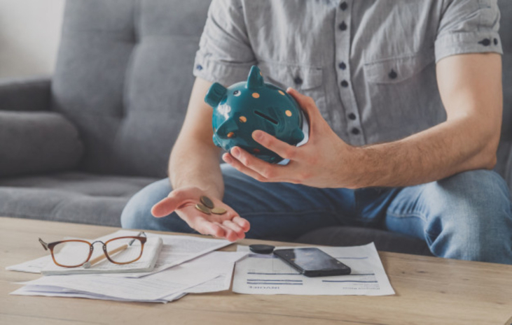 Рост расходов вынуждает казахстанцев экономить на еде, одежде и транспорте