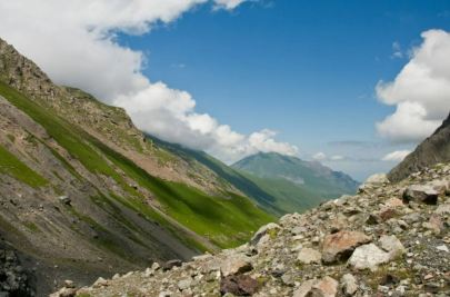 Труп иностранца с признаками насильственной смерти нашли в горах Кыргызстана