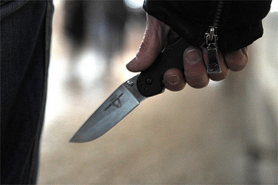 Житель Рудного порезал лицо судебному исполнителю