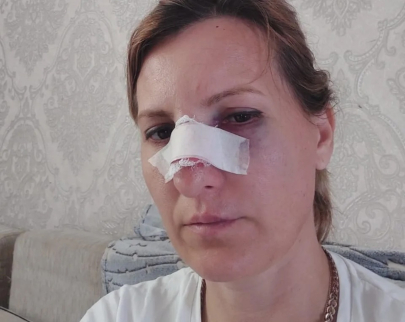 «Принудительное доставление» по-атырауски: видео задержания женщины с ребенком облетело соцсети