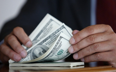 Доллар продолжает снижаться в Казахстане 