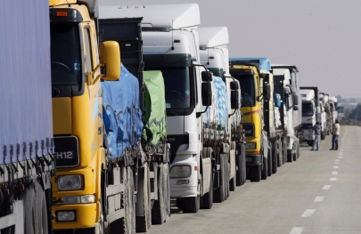 Более 12 тысяч грузовиков застряли на границе с Китаем