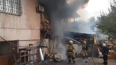 Мебельный цех и пекарня сгорели в Алматы